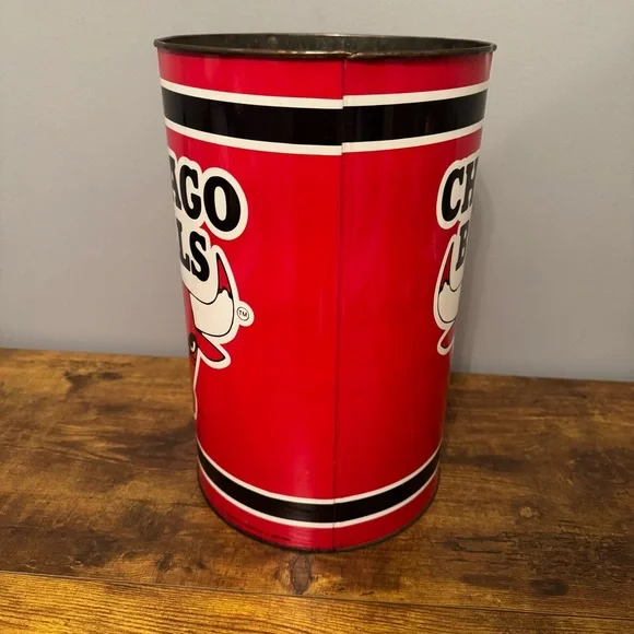 Vintage 1991 Chicago Bulls NBA Metal Trash Can Jordan Era P&K Products - Picture 2 of 9